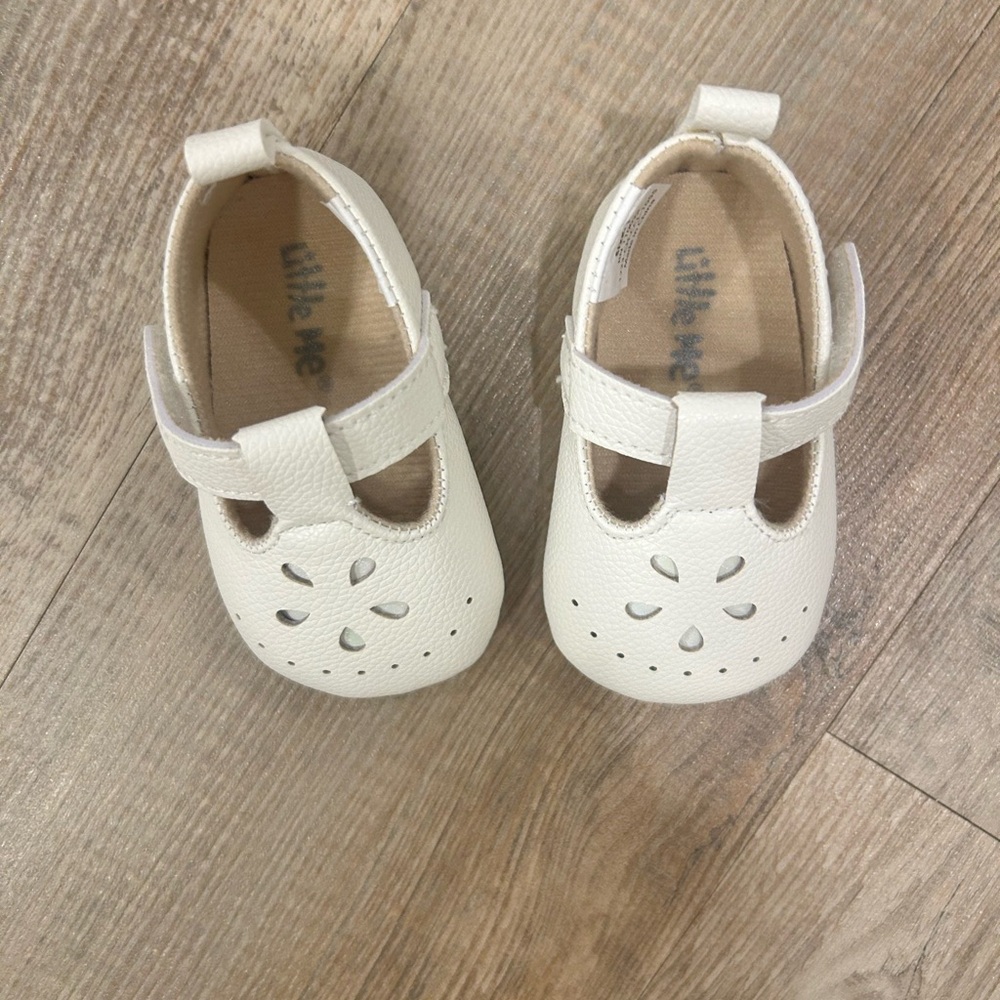 BUNDLE 3 baby items for $5. Baby size one (1) little me shoes girl